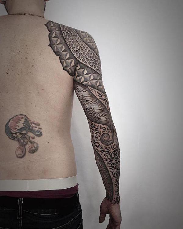 8460990_geometric-sleeve-tattoos-visually-crystalize_ta0eadf16.jpg