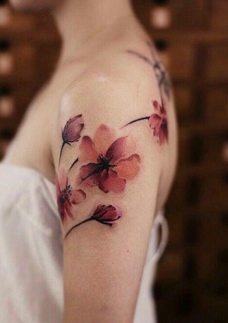 rosas en el hombro tatuaje.jpg